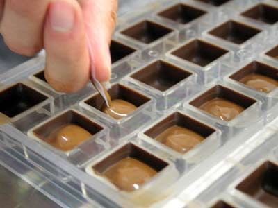Füllen der Pralinenform