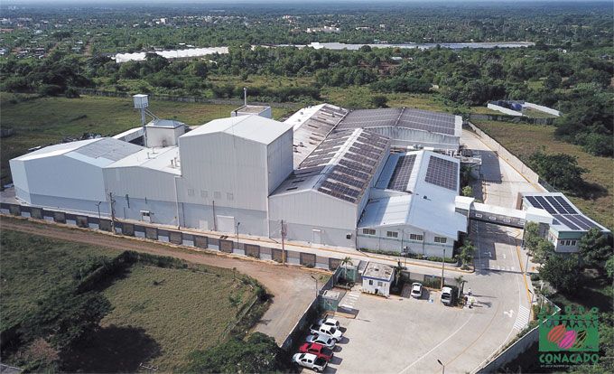 Die moderne Fabrik von Conacado in der Dominikanischen Repbulik.