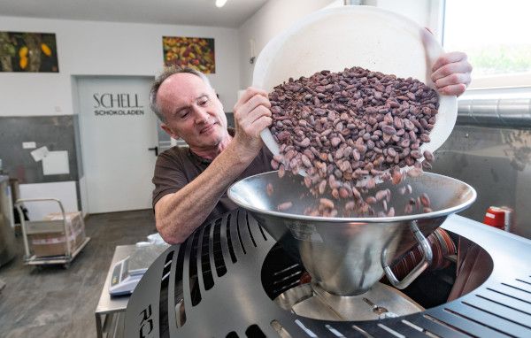 Eberhard Schell - Schell Schokoladen beginnt mit Bean to Bar Schokolade Eberhard Schell - Schell Schokoladen beginnt mit Bean to Bar Schokolade