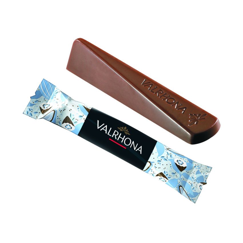 Milchschokoladen Stäbchen zum Kaffee von Valrhona. Eclat Milch. Milchschokoladen Stäbchen zum Kaffee von Valrhona. Eclat Milch.