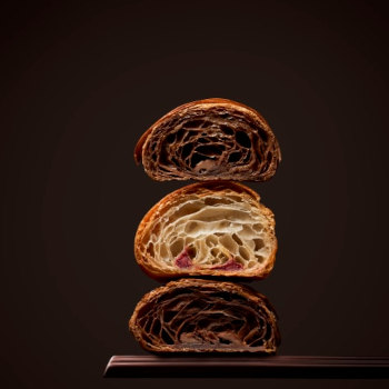 Croissants mit Schokolade und Nougat